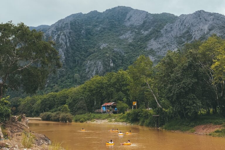 vang vieng tubing