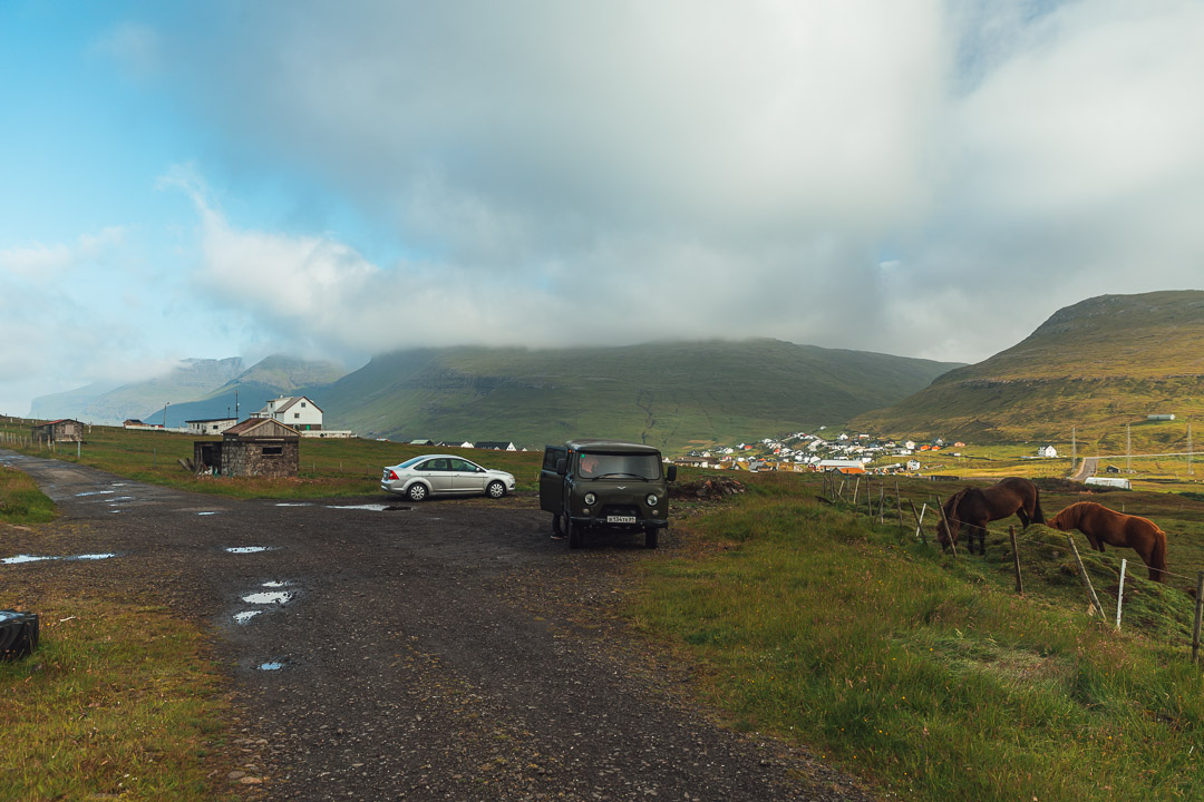 Dunnesdrangar hike parking