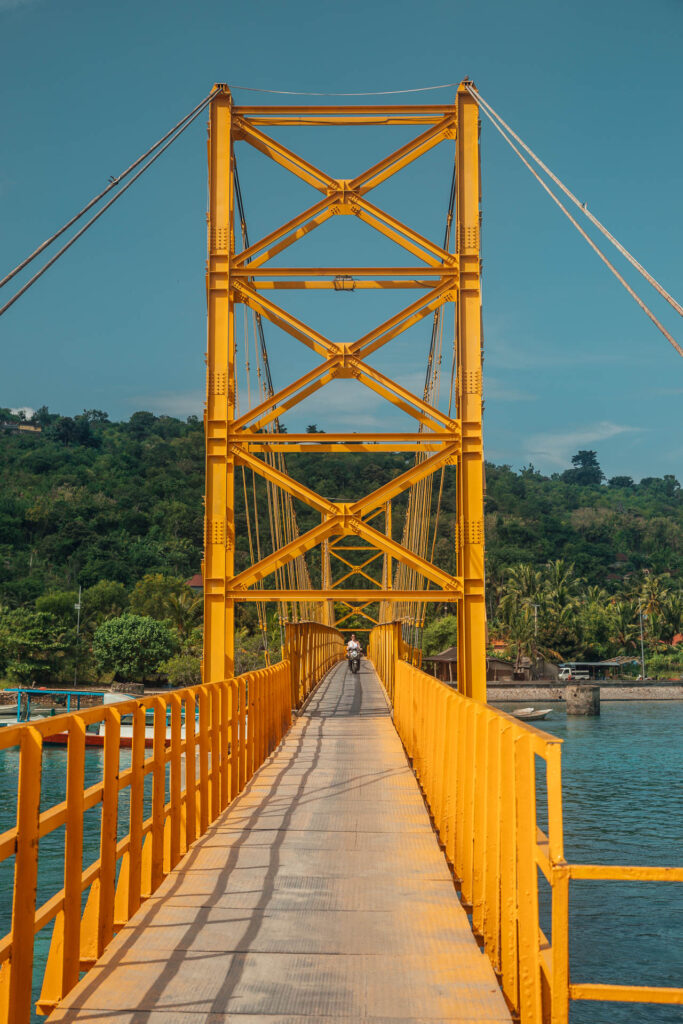 Nusa Lembongan yellow bridge30