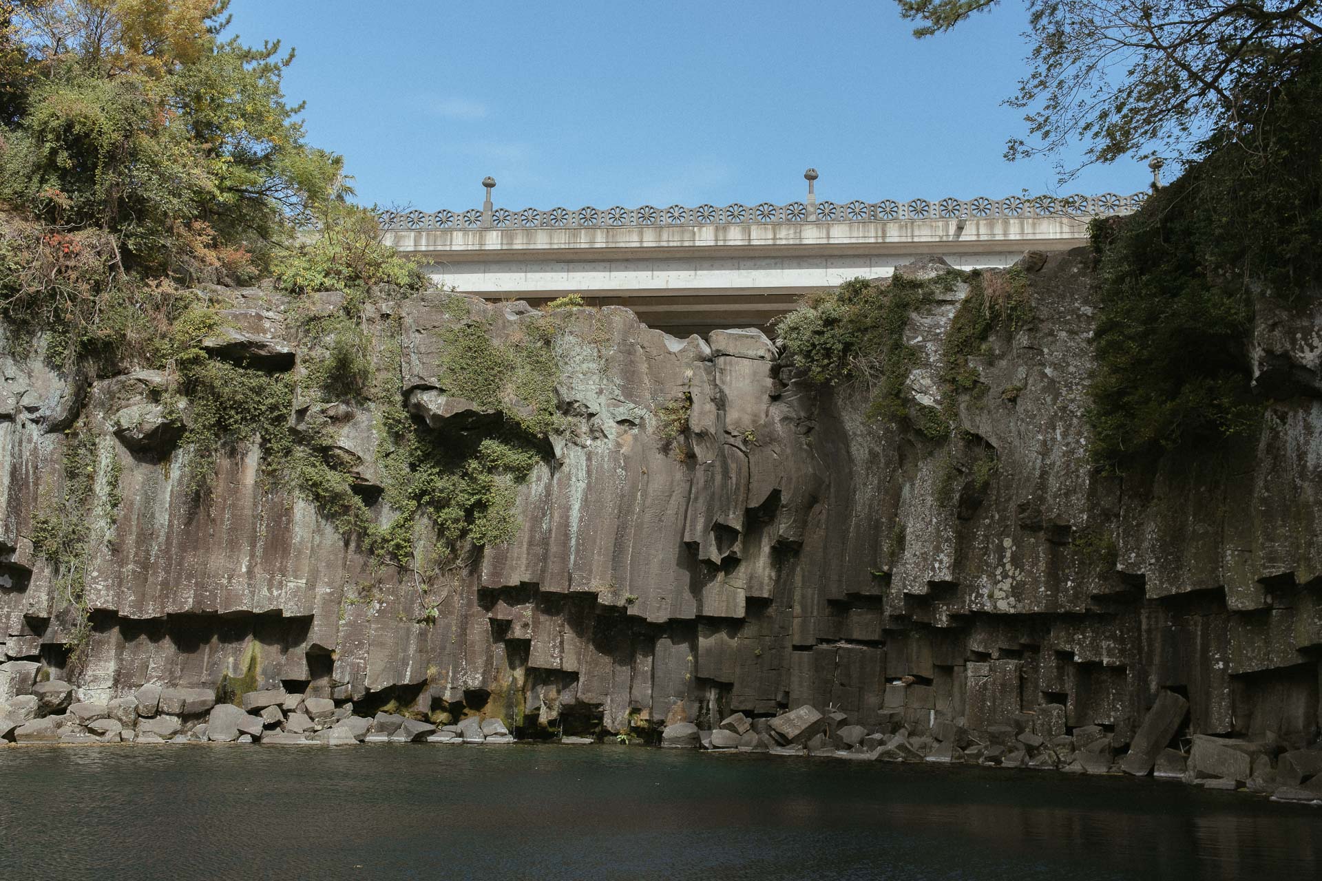 Cheonjeyeon Waterfalls 1