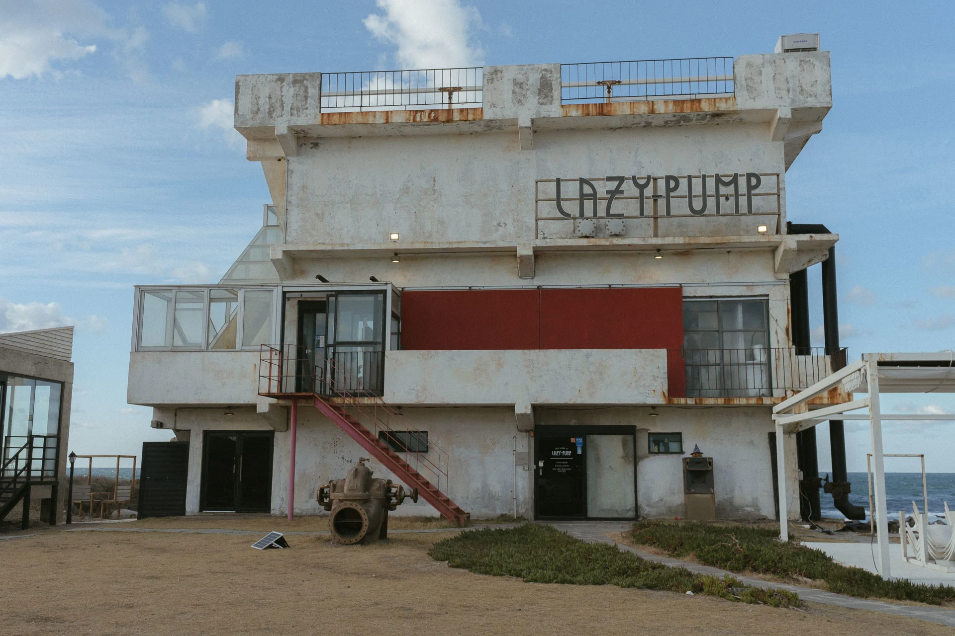 Lazy Pump cafe Jeju 1