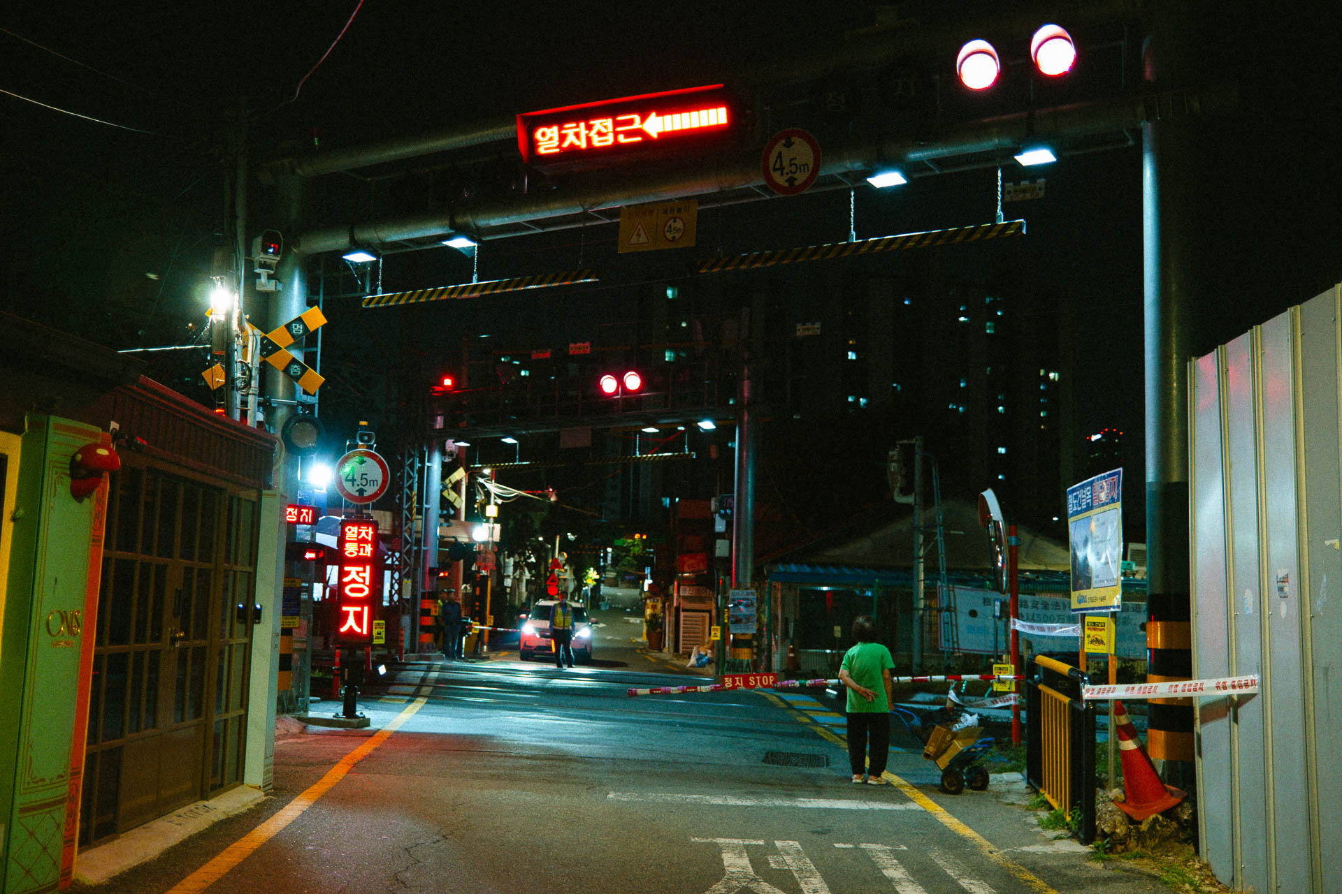 Train crossing My Mister